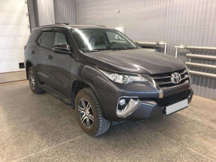 Установка ГБО на Toyota Fortuner 2019г., ГБО 5-го поколения, пропан Vialle (Голландия), двигатель 2.7л. 4 цилиндра